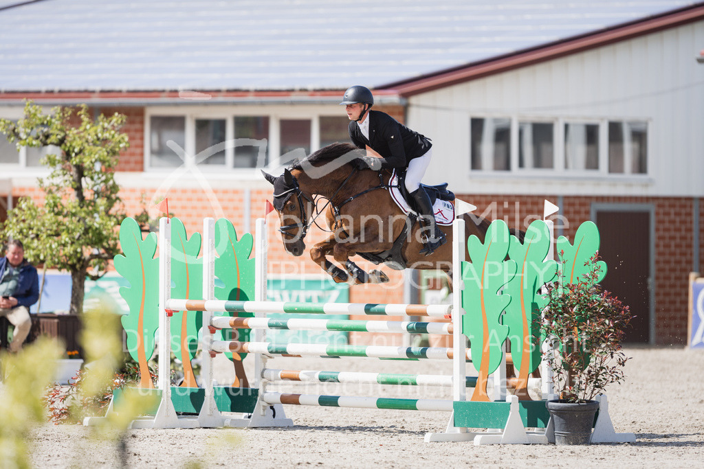 230516_Mühlen_04SprPf-L-433 | Deine schönsten Turniermomente als professionelle Fotos! Entdecke hochwertige Pferdesport-Fotografie im Online-Shop. Jetzt Fotos finden & bestellen!