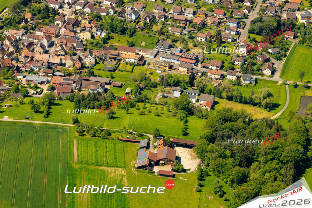 Das Luftbild zeigt :  Wilhelmsdorf - Die Luftaufnahme wurde 2024 vom UL-Flugzeug aus erstellt ( keine Drohne ) - Hochauflösende Luftaufnahme - Für grossformatige Ausdrucke geeignet. Die Geschenkidee !Mit Lizenz und Bildrechte bestellbar