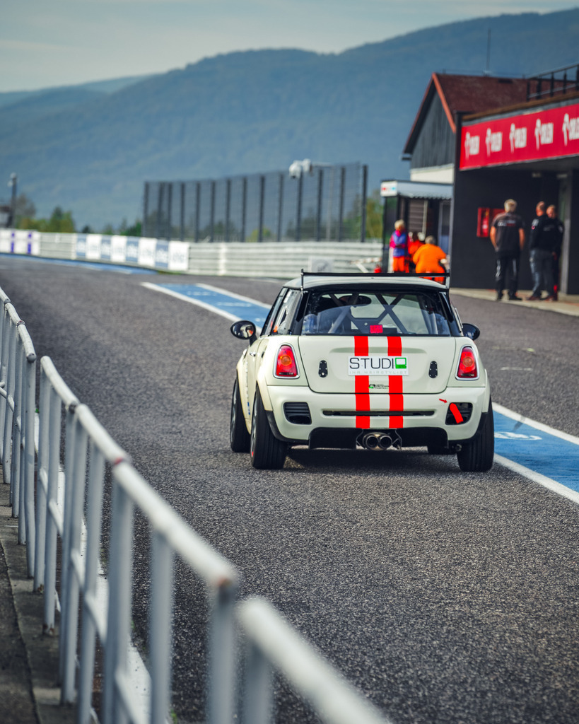 DSC02763 | Exklusive Motorsport-Fotografie aus Leipzig von TXO Media – für Rennfahrer, Teams & Sponsoren. Sausemuth liefert starke Bilder, die Emotion zeigen. Jetzt buchen & glänzen! - Realisiert mit Pictrs.com