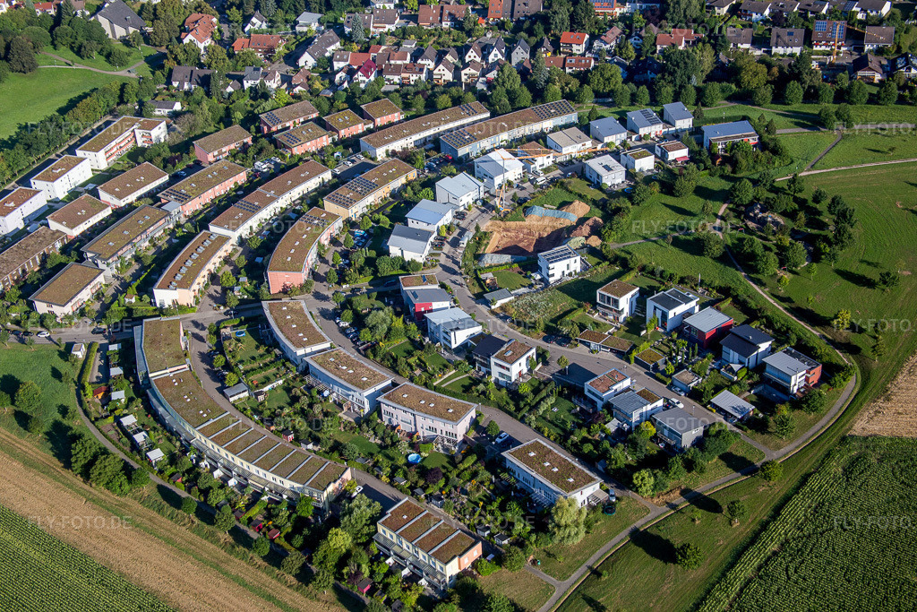 Luftbild: Wohngebiet einer Öko-Einfamilienhaus- Siedlung Fünfzig Morgen in Hohenwettersbach im Ortsteil Hohenwettersbach in Karlsruhe im Bundesland Baden-Württemberg in Deutschland. Foto: IMG_092899.jpg vom 13.08.2016 durch Werner Riehm/FLY-FOTO.de