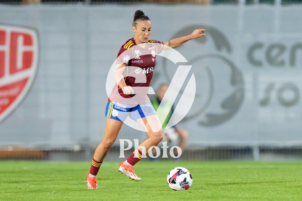 DZ9_4892_c | Switzerland: AXA Womens Super League 2025/26, Servette FC Chenois Feminin vs FC Aarau Frauen - Stade des Trois-Chene, Chene-Bourge: Paula Serrano Castano (19 Servette FC Chenois Feminin) in action (close up) 