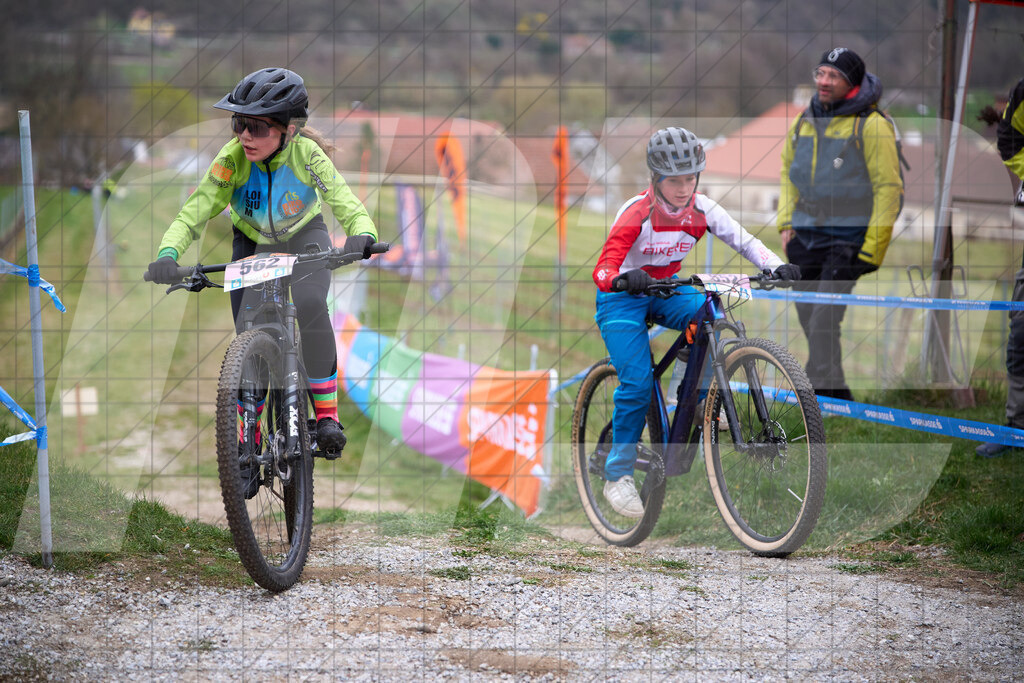 34. KTM Kamptal Trophy 562, SCHETELIG-NEAGA Emilia (AUT), WU15, rts BikeKids Reifentankstelle.at vor 552, PETER Lena (AUT), URC Bikerei | ZÖBING, Österreich – 2026-03-28: 34. KTM Kamptal Trophy562, SCHETELIG-NEAGA Emilia (AUT), WU15, rts BikeKids Reifentankstelle.at vor 552, PETER Lena (AUT), URC BikereiFoto: © 2026 Martin Bihounek - MB Creative e.U.