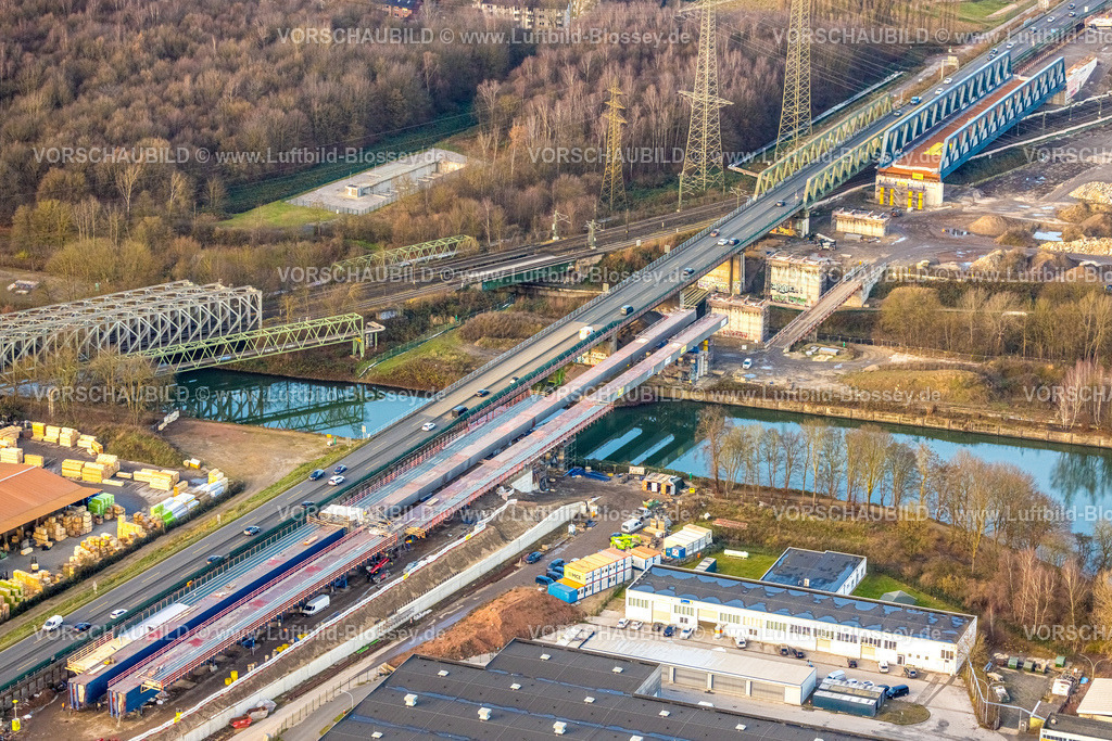 Herne251203842 | Luftbild, Autobahnkreuz Herne Großbaustelle, Ersatzneubau Emschertalbrücke Autobahn A43 und Eisenbahhnbrücke Emscherbrücke Rollbahn, Baukau-West, Herne, Ruhrgebiet, Nordrhein-Westfalen, Deutschland