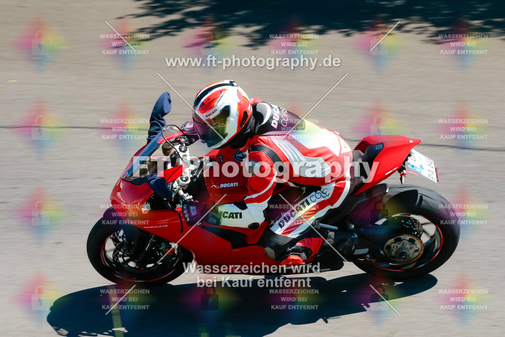 Moto-TeamOBK-21930 | Hier findet Ihr Bilder von Touristenfahrten auf der Nürburgring Nordschleife oder von anderen Veranstaltungen die ich besucht habe. Viel Spass beim Durch Schauen 