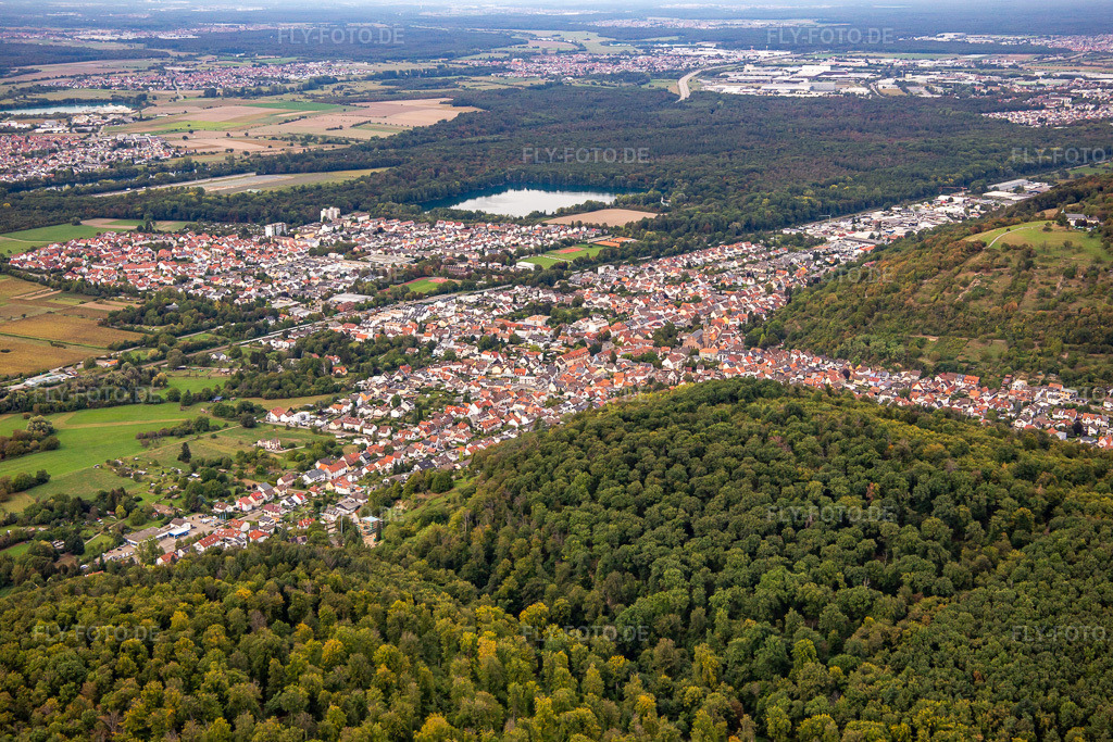 Luftbild: Ortsansicht von Südosten im Ortsteil Untergrombach in Bruchsal im Bundesland Baden-Württemberg in Deutschland. Foto: IMG_138740.jpg vom 16.09.2023 durch Werner Riehm/FLY-FOTO.de