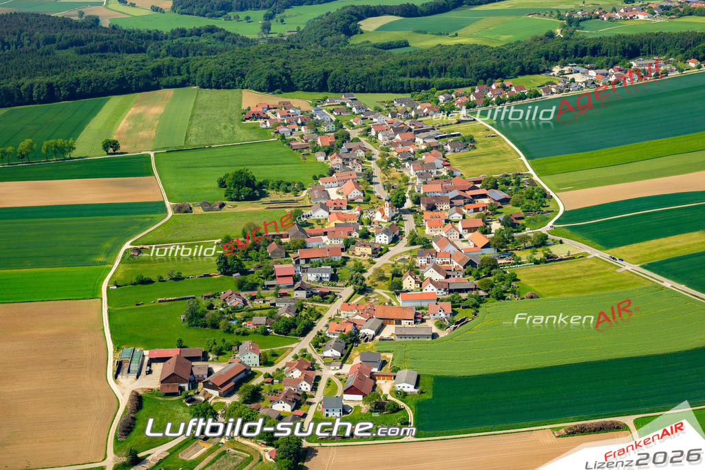 Das Luftbild zeigt Biesenhard Wellheim - Die Luftaufnahme wurde 2023 vom UL-Flugzeug aus erstellt ( keine Drohne ) - Hochauflösende Luftaufnahme - Für grossformatige Ausdrucke geeignet. Die Geschenkidee !Mit Lizenz und Bildrechte bestellbar