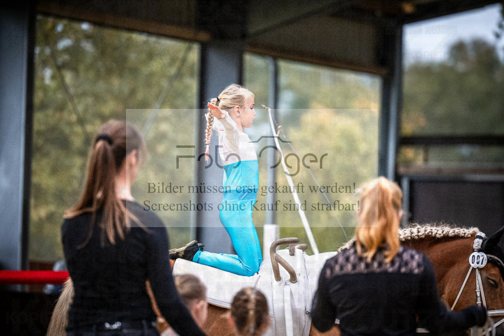 DOS_0132 | Entdecke hochwertige Reitturnierfotos von Foto Oger. Professionell, emotional und authentisch – jetzt Lieblingsmomente im Shop bestellen.Deutschlandweite Turnierfotografie. - Realisiert mit Pictrs.com