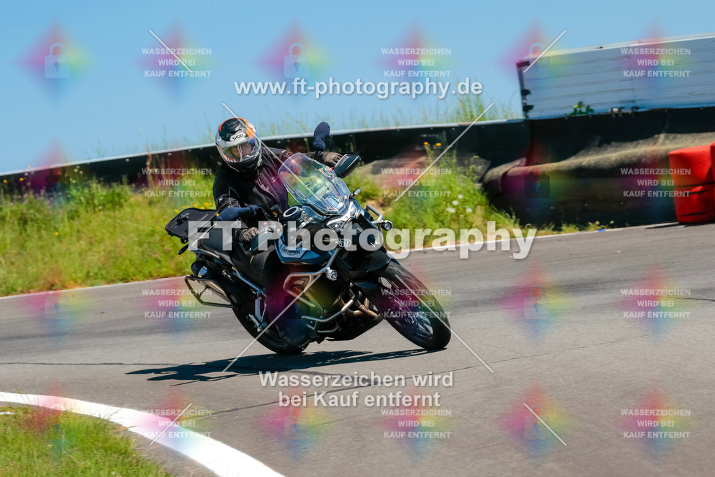 Moto-TeamOBK-22440 | Hier findet Ihr Bilder von Touristenfahrten auf der Nürburgring Nordschleife oder von anderen Veranstaltungen die ich besucht habe. Viel Spass beim Durch Schauen 