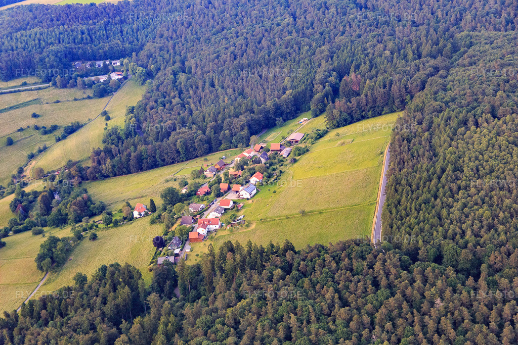 Luftbild: Leonardshof im Ortsteil Falken-Gesäß in Oberzent im Bundesland Hessen in Deutschland. Foto: IMG_089524.jpg vom 10.06.2016 durch Werner Riehm/FLY-FOTO.de