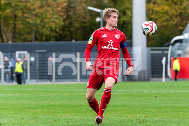 20241102_NSZ_5772 | Jan Boller (Fortuna Düsseldorf U23,No.05) in AktionDEU, Düsseldorf, 02.11.2024 Fußball, Regionalliga West, Saison 2024/2025, 14. Spieltag, Fortuna Düsseldorf U23 - SC Fortuna Köln - Realisiert mit Pictrs.com