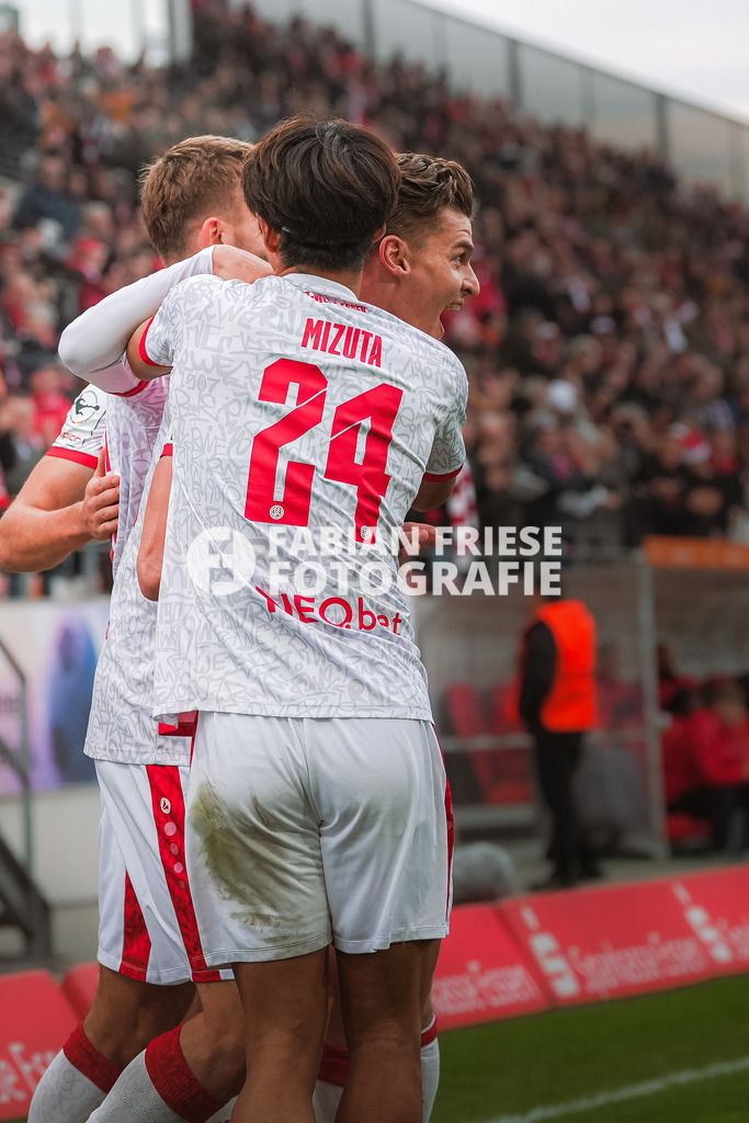 GER Rot-Weiss Essen vs. SSV Ulm, Fussball, 3. Liga, Spieltag 19, Saison 2025/2026, 20.12.2025 | GER Rot-Weiss Essen vs. SSV Ulm, Fussball, 3. Liga, Spieltag 19, Saison 2025/2026, 20.12.2025Foto: Fabian Friese - Realisiert mit Pictrs.com