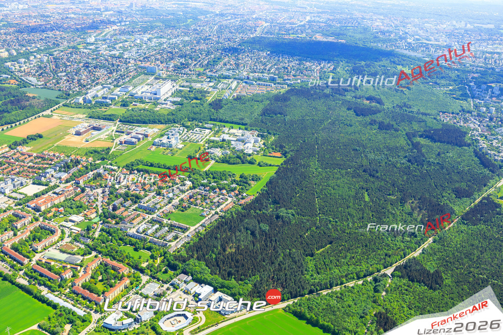 Die Luftaufnahme Martinsried - Planegg wurde vom UL-Flugzeug (keine Drohne) aus fotografiert.Hohe Druck- Auflösung-die Geschenkidee!