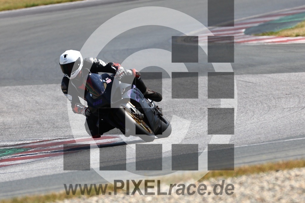 0565-20240720_02064 | Schöne Erinnerungen an spannende Momente - das festzuhalten ist unser Job. PIXELrace.de ist seit 2003 auf den Rennstrecken Europas unterwegs um die Action draußen beim Fahren und die wunderbare Stimmung imm Fahrerlager für euch einzufangen.