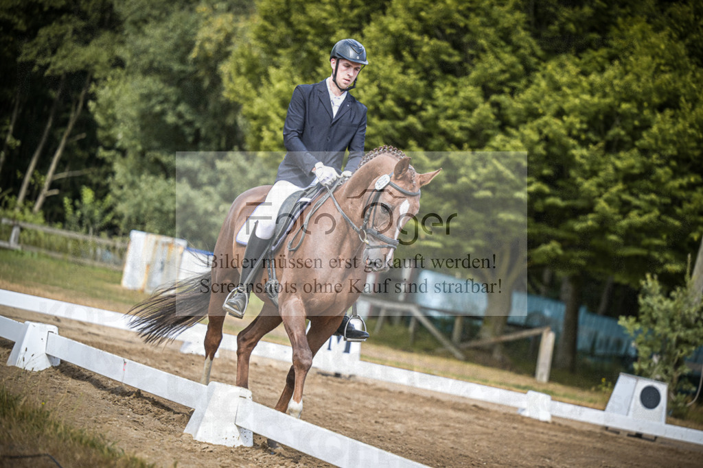DOS_0346 | Entdecke hochwertige Reitturnierfotos von Foto Oger. Professionell, emotional und authentisch – jetzt Lieblingsmomente im Shop bestellen.Deutschlandweite Turnierfotografie. - Realisiert mit Pictrs.com