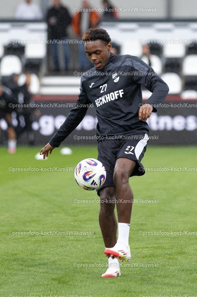 xKWI16092501069 | 16.09.2025, xkwix, Fußball, Dritte Liga, SC Verl - Alemannia Aachen, Sportclub Arena: Chilohem Onuoha (SC Verl #27)