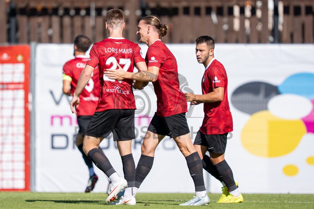 SG Sonnenhof Großaspach vs. Fortuna Köln, Fussball, 3. Liga, 1. Spieltag, 08.08.2026 | Kollektiver Torjubel nach dem 1:0 Treffer durch Loris Maier (SG Sonnenhof Großaspach, #27),SG Sonnenhof Großaspach vs. Fortuna Köln, Fussball, 3. Liga, 1. Spieltag, 08.08.2026,DFB regulations prohibit any use of photographs as image sequences and/or quasi-video