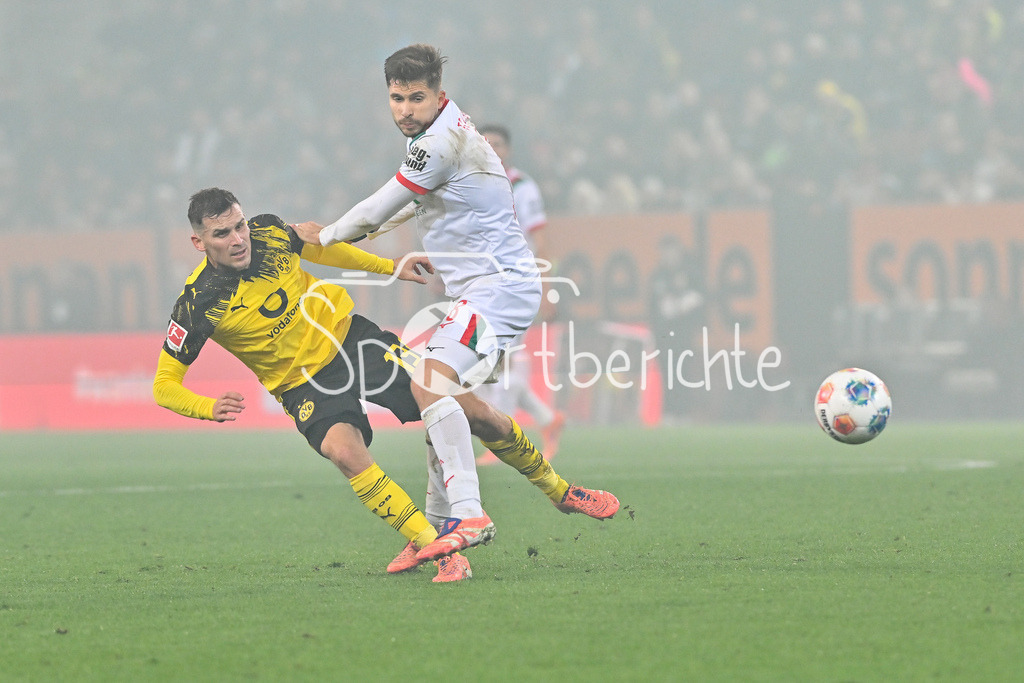 FC Augsburg - Borussia Dortmund | AUGSBURG, GERMANY - Pascal GROSS (Borussia Dortmund 13) against Elvis REXHBECAJ (FC Augsburg 8) during the bundesliga match between FC Augsburg vs. Borussia Dortmund on matchday 9 at WWK Arena on October 31, 2025 in Augsburg, Germany / DFL REGULATIONS PROHIBIT ANY USE OF PHOTOGRAPHS AS IMAGE SEQUENCES AND/OR QUASI-VIDEO