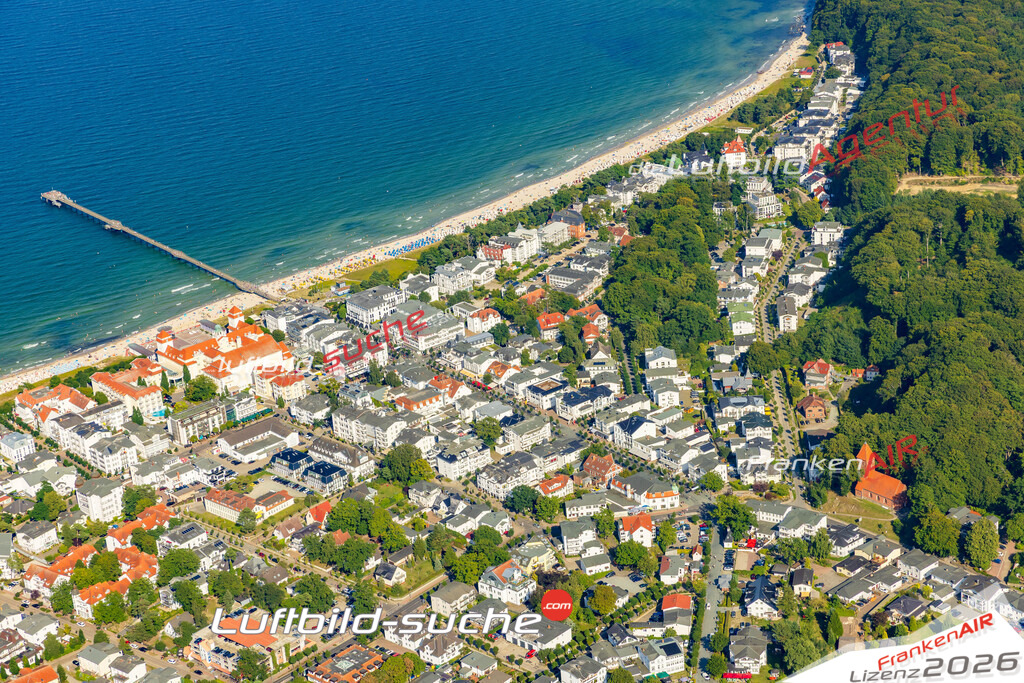 Zeppelin Straße Binz Bild- Das Luftbild wurde 2025 vom UL-Flugzeug heraus erstellt ( keine Drohne bzw. Drohnenaufnahme ) - Hochauflösende Luftaufnahme -Nicht vergleichbar mit Google Maps oder Satelittenbilder- Die Geschenkidee !Mit Lizenz und Bildrechte bestellbar - CC