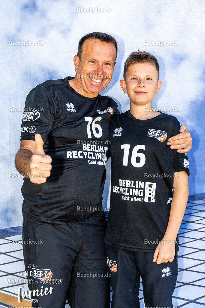 2024-00099922-Vater-Sohn-Turnier-2 | 09.05.2024; Berlin Foto: Gerold Rebsch - www.beachpics.de