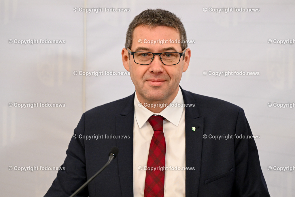 Pressekonfernz Land Ooe_ Einigung zur Westspange Steyr_ 26.01.2024-1 | 26.01.2024, Linz, AUT, Pressekonferenz Land Ooe, Einigung zur Westspange Steyr - Praesentation der verkehrlichen Wirkungsanalyse im Bild Markus Vogl (SP, Bgm. der Stadt Steyr)