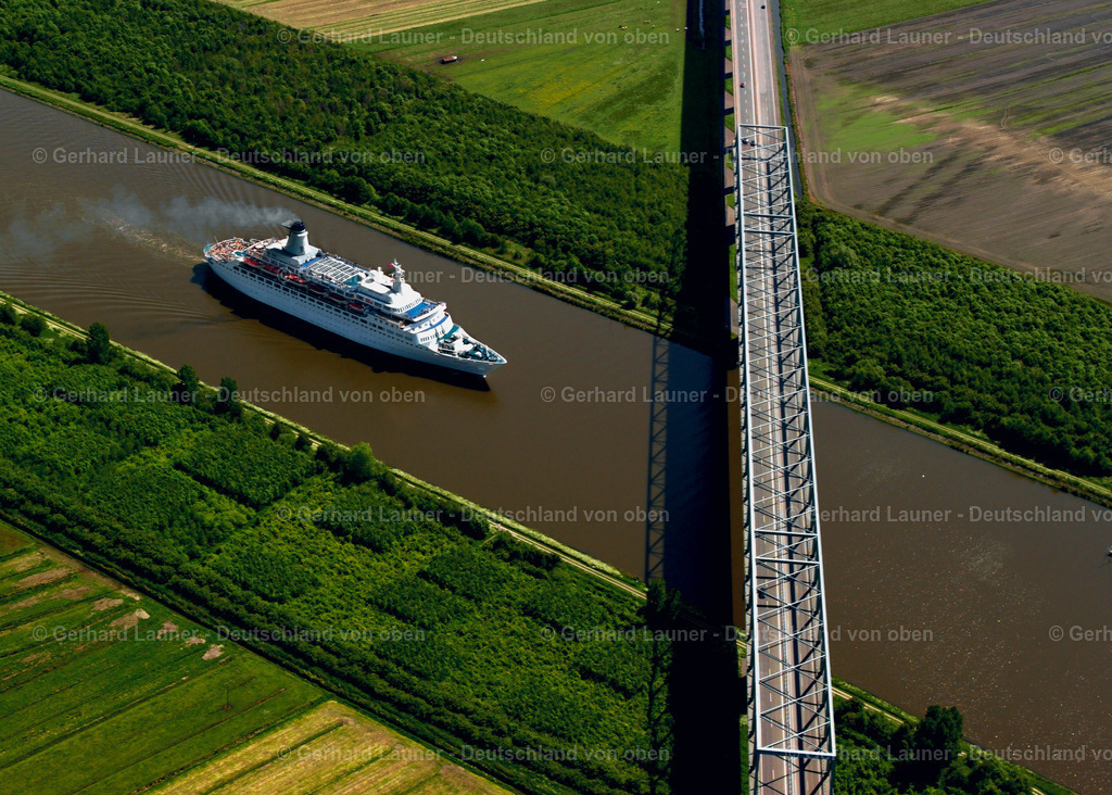 2319056 | Schiff auf dem Nord-Ostsee-Kanal bei Brunsbüttel