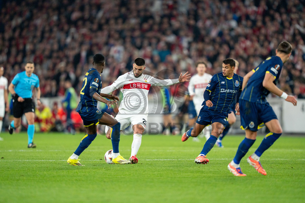 VfB Stuttgart vs. FC Porto, Fussball, Europa League, Achtelfinale, Hinspiel, 12.03.2026 | Torschuss von Deniz Undav (VfB Stuttgart, #26),VfB Stuttgart vs. FC Porto, Fussball, Europa League, Achtelfinale, Hinspiel, 12.03.2026Foto: photosbyphips/Philip Ziegler
