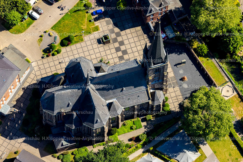 Luftbild Bedburg-3353 | Luftbildfotografie und Luftbild BedburgKirchengebäude in Bedburg im Bundesland Nordrhein-Westfalen, Deutschland - Realisiert mit Pictrs.com