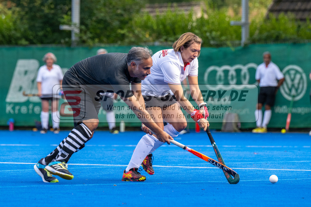 SFE_20240817_0128 | Krefeld, Deutschland, 17.08.2024:  European Cup for Recreational Hockey Players im KTHC Stadion Rot-Weiss Köln Tennis and Hockey Club am 17.08.2024 in Krefeld, Deutschland. (Foto von Stephan Fehrmann)Krefeld, Germany, 17.08.2024: European Cup for Recreational Hockey Players in KTHC Stadion Rot-Weiss Köln Tennis and Hockey Club at 17.08.2024 in Krefeld, Deutschland. (Foto from Stephan Fehrmann)