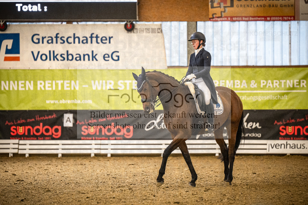 DOS_4337 | Entdecke hochwertige Reitturnierfotos von Foto Oger. Professionell, emotional und authentisch – jetzt Lieblingsmomente im Shop bestellen.Deutschlandweite Turnierfotografie. - Realisiert mit Pictrs.com