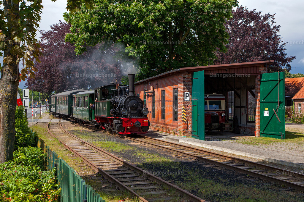 DEVHoyaAsendorf2p300515 | Stöbern Sie durch einzigartige Aufnahmen und finden die perfekte Aufnahme für jeden Eisenbahnentheusiast! Stellen Sie sich aus einer Reihe von Möglichkeiten wie der Druck auf Leinwände, Fotoposter, Kalender oder Magnetfotos Ihr Geschenk zusammen