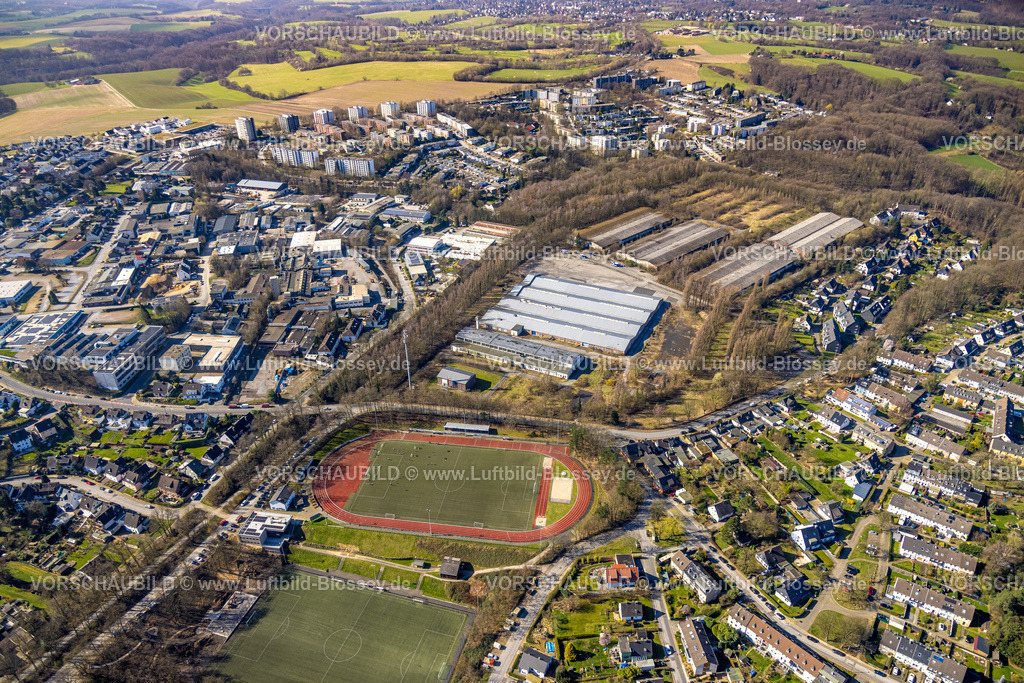 Heiligenhaus240302072 | Luftbild, Logistikzentrum Heiligenhaus Werksgelände Talburgstraße, Fußballstadion und LeichtathletikStadion Am Sportfeld, SSVg 09/12 Heiligenhaus e. V., Isenbügel, Heiligenhaus, Ruhrgebiet, Nordrhein-Westfalen, Deutschland