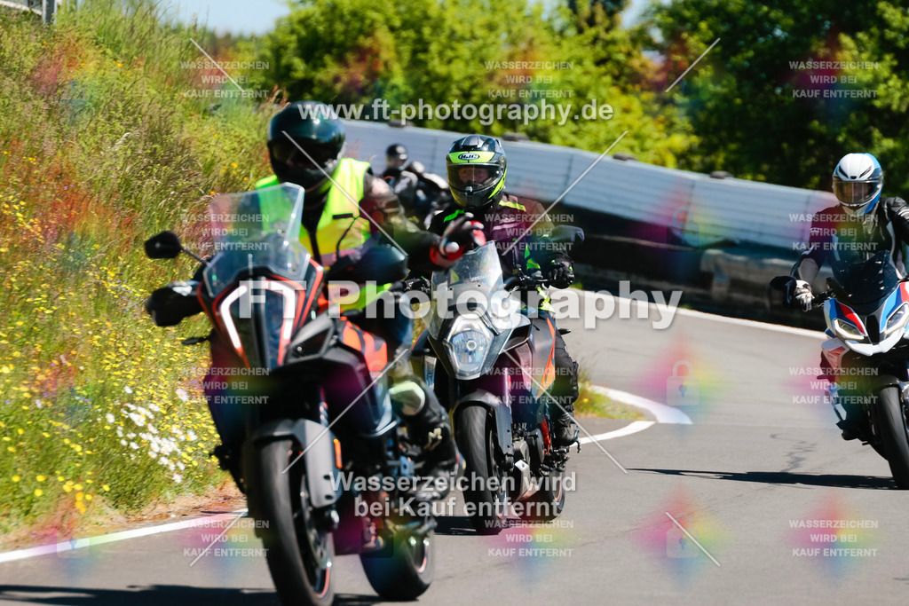 Moto-TeamOBK-22028 | Hier findet Ihr Bilder von Touristenfahrten auf der Nürburgring Nordschleife oder von anderen Veranstaltungen die ich besucht habe. Viel Spass beim Durch Schauen 