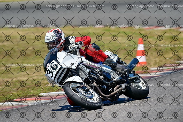 25bc03-1621 | markuskiefer.com - Realisiert mit Pictrs.com