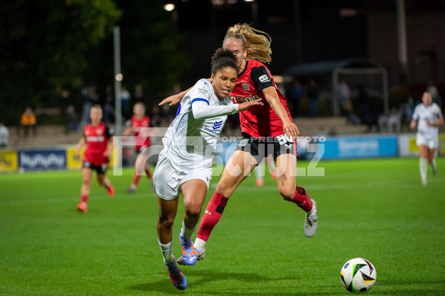 20241007NSZ_0045 | Zweikampf Josephine Bonsu (Carl Zeiss Jena,No.23) und Juliette Vidal (Bayer Leverkusen,No.56)DEU, Leverkusen, 07.10.2024 Fußball, Frauen, Google Pixel Frauen-Bundesliga, Saison 2024/2025, 5. Spieltag, Bayer 04 Leverkusen - FC Carl Zeiss JenaDIE DFB-RICHTLINIEN UNTERSAGEN JEGLICHE NUTZUNG VON FOTOS ALS SEQUENZBILDER UND/ODER VIDEOÄHNLICHE FOTOSTRECKEN - Realisiert mit Pictrs.com