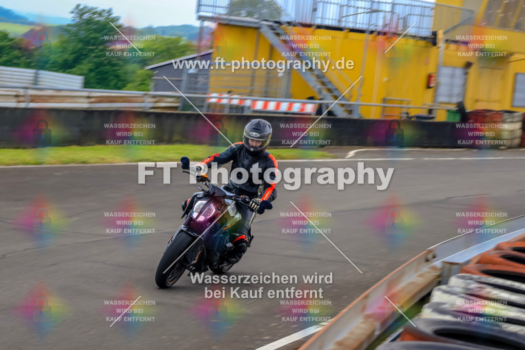 OBK-5645 | Hier findet Ihr Bilder von Touristenfahrten auf der Nürburgring Nordschleife oder von anderen Veranstaltungen die ich besucht habe. Viel Spass beim Durch Schauen 