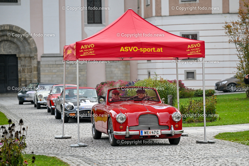 Frauen fuer Frauen_ Charity Oldtimerfahrt_ 04.10.2025-113 | 04.10.2025, Linz, AUT, Oldtimer Charity im Bild Frauen fuer Frauen Oldtimerfahrt, Teilnehmer©Harald Dostal / fodo.media