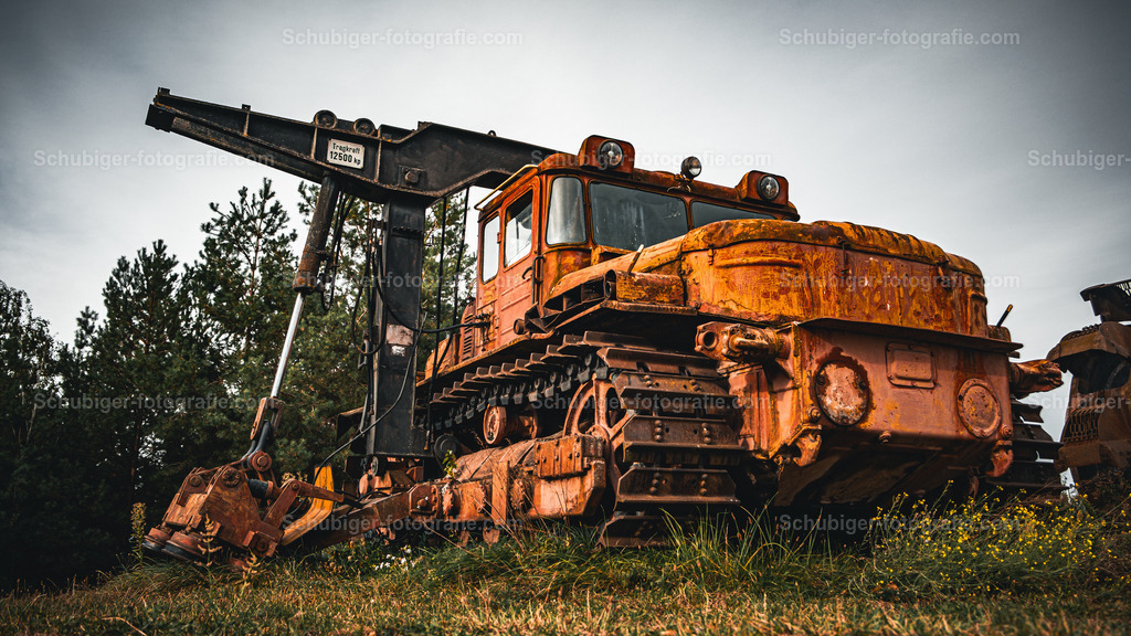 DSCF2015 | Ferropolis ist ein Industriemuseum und Veranstaltungsort in Gräfenhainichen östlich von Dessau-Roßlau auf einer Halbinsel im Gremminer See, dem ehemaligen Tagebau Golpa-Nord. Ferropolis ist Ankerpunkt der Europäischen Route der Industriekultur. Wikipedia - Realisiert mit Pictrs.com