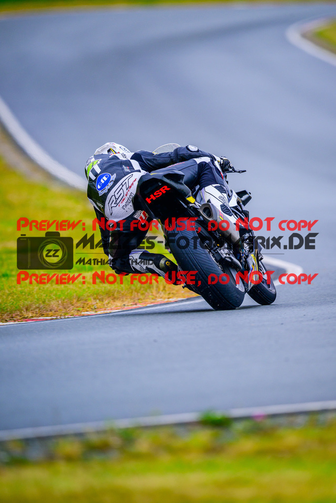 MaZZes_FotoMatrix_240727_6007705_9082 | STK