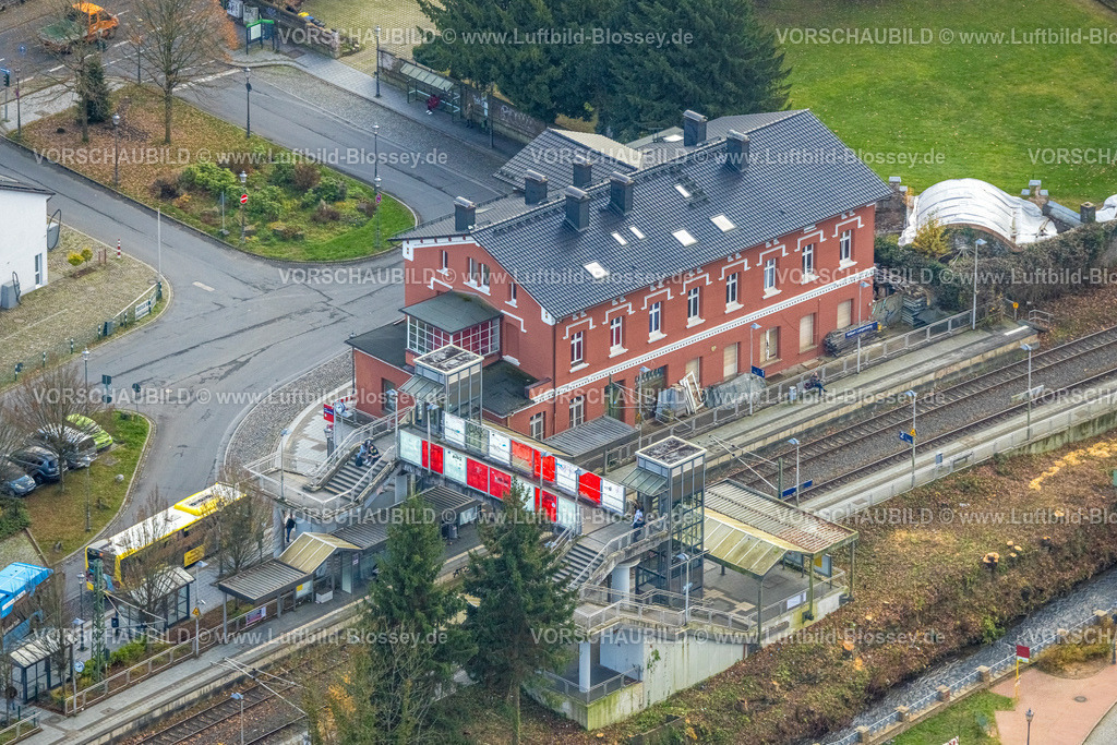 Velbert251200884Langenberg | , Luftbild, Bahnhof Velbert-Langenberg und Fußgängerbrücke über die Gleise, Langenberg, Velbert, Bergisches Land, Nordrhein-Westfalen, Deutschland