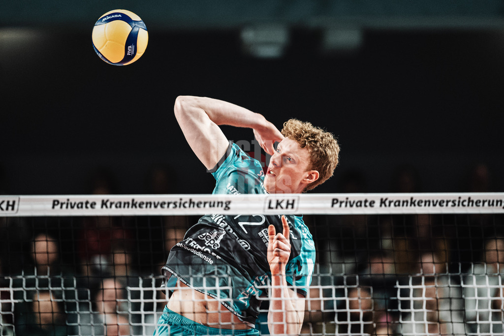 Volleyball | Herren | Saison 2025/2026 | 1. Volleyball Bundesliga Männer | DVV Pokal Halbfinale | SVG Lüneburg vs. SWD powervolleys Düren | 16.12.2025 | Siebe Korenblek (#12, SWD powervolleys Düren) beim Angriff