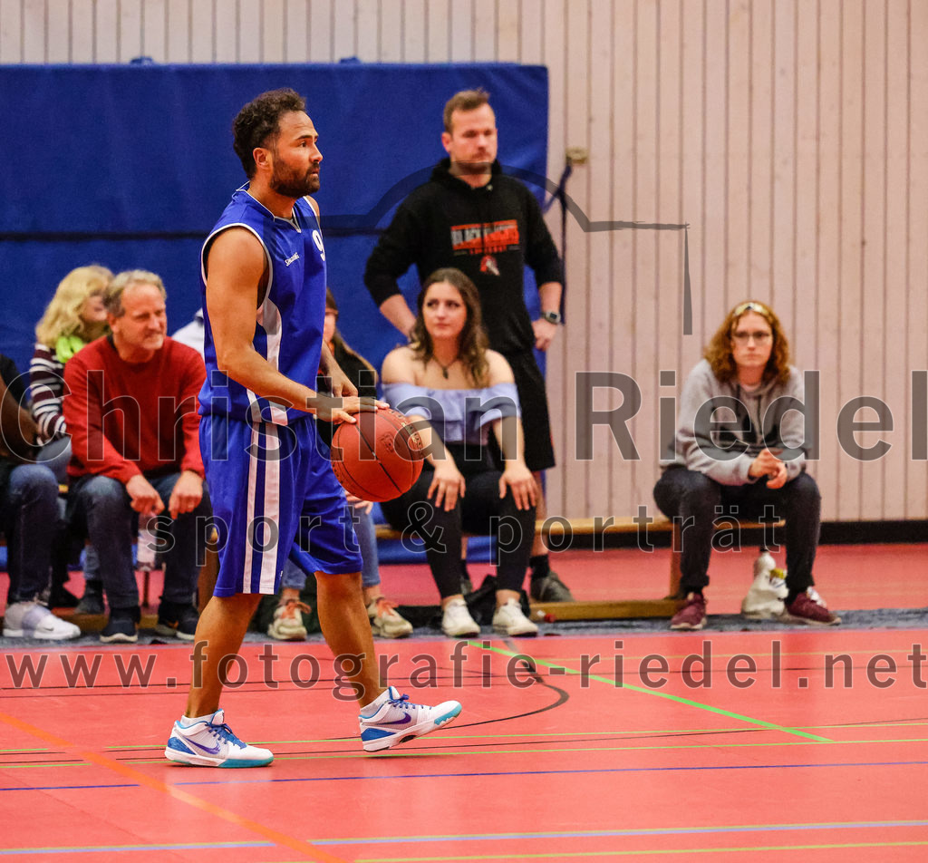 2022-05-29_047_SpVgg_Altenerding_gegen_Muenchen_Basket_2 | Erding, Deutschland, 29.05.2022:
Basketball, Bezirksliga 2021 / 2022, Herren Turnier der 2. der Aufstiegsrunden, SpVgg Altenerding gegen München Basket 2, Endergebnis: 

Helmut Schmidt (München Basket, #9)

Foto: Christian Riedel / fotografie-riedel.net