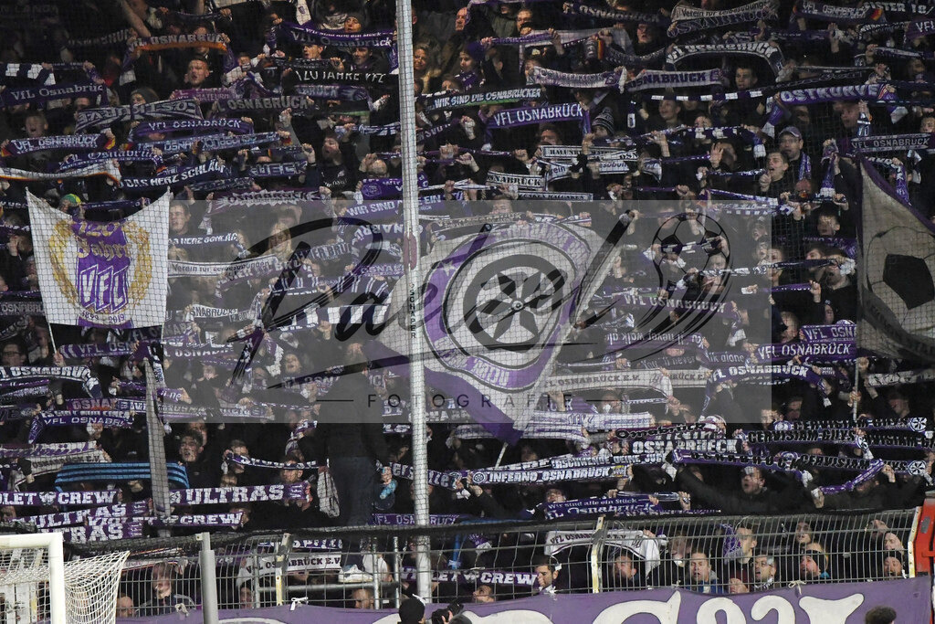 20200129_OSNSVS_0088JPG | Fußball, Herren: . Die Fans vom VfL Osnabrück beim Spiel der 2. Bundesliga zwischen VfL Osnabrück vs. SV Sandhausen am 29.01.2020 im Stadion an der Bremer Brücke in Osnabrück, Deutschland.(Foto von Nico Paetzel) - Realisiert mit Pictrs.com