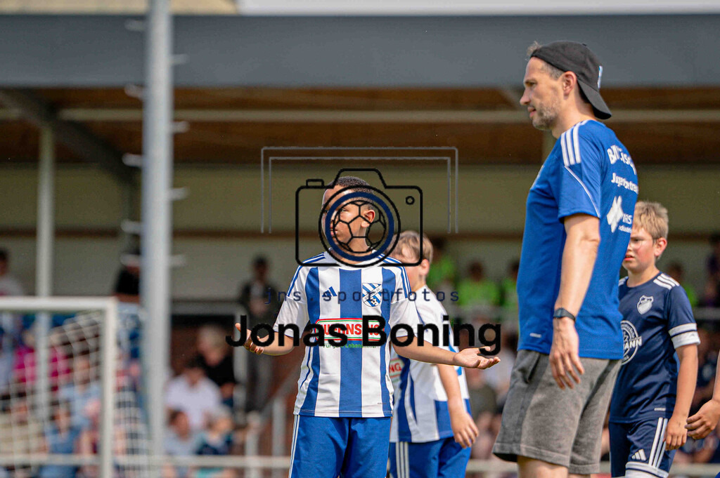 Fußball I E-Junioren I Saison 2025-2026 I OM-Cup Lüsche I Samstag  I 22445 | jns.sportfotos - Realisiert mit Pictrs.com