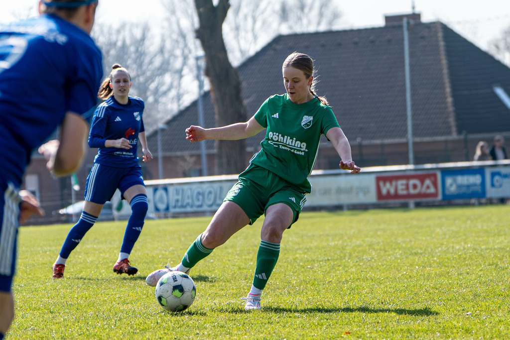 Fußball I Frauen I Saison 2025-2026 I Oberliga Niedersachsen I 17. Spieltag I TuS Lutten - BW Hollage I 12863 | jns.sportfotos - Realisiert mit Pictrs.com