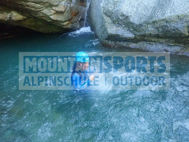 PC020083 | Bestelle die Bilder deines Berg- oder Wasser-Abenteuers mit Mountain Sports bequem von zu Hause aus direkt über unseren Online Fotoshop von pictrs.com. - Realisiert mit Pictrs.com