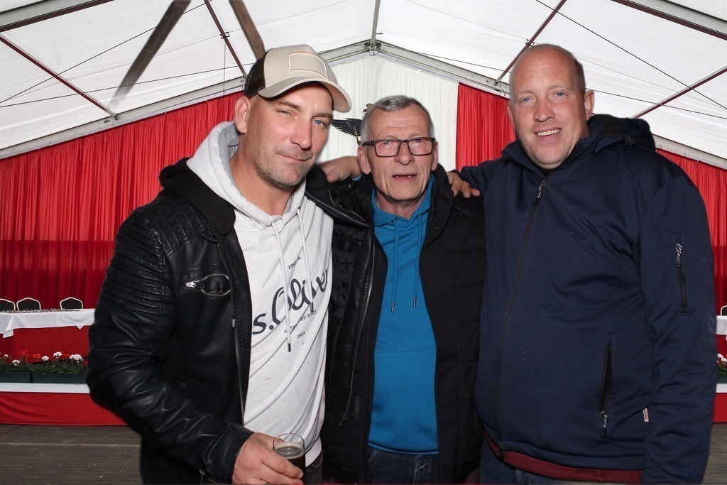 top-top.de 240928-190 | Foto, Video, Fotografie, Videografie, Fotobox, DJ, Discjockey, Musik, Musikbox, Veranstaltung, Photobooth, Amazon, Ebay, Buchtipp, Bestseller, Autor, Verlag, Buch, Wesel, Hamminkeln, NRW, Dinslaken, Rees, Drohne, Hochzeit, Party, Fotobox, Wesel, Fotograf