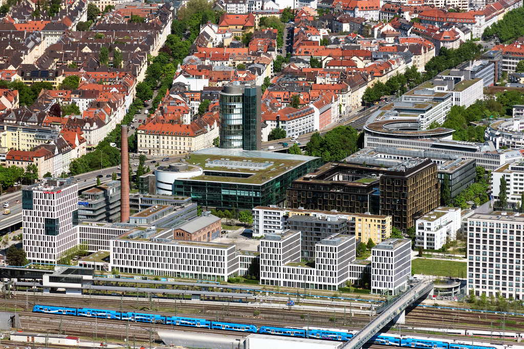 dr__0064202.jpg | MüNCHEN 29.04.2025 Bürogebäude des Verwaltungs- und Geschäftshauses an der Erika-Mann-Straße in München im Bundesland Bayern, Deutschland. Weiterführende Informationen bei: CANCOM SE. // Office building on Erika-Mann-Strasse in Munich in the state Bavaria, Germany. Further information at: CANCOM SE. Foto: Daniel Reiter
