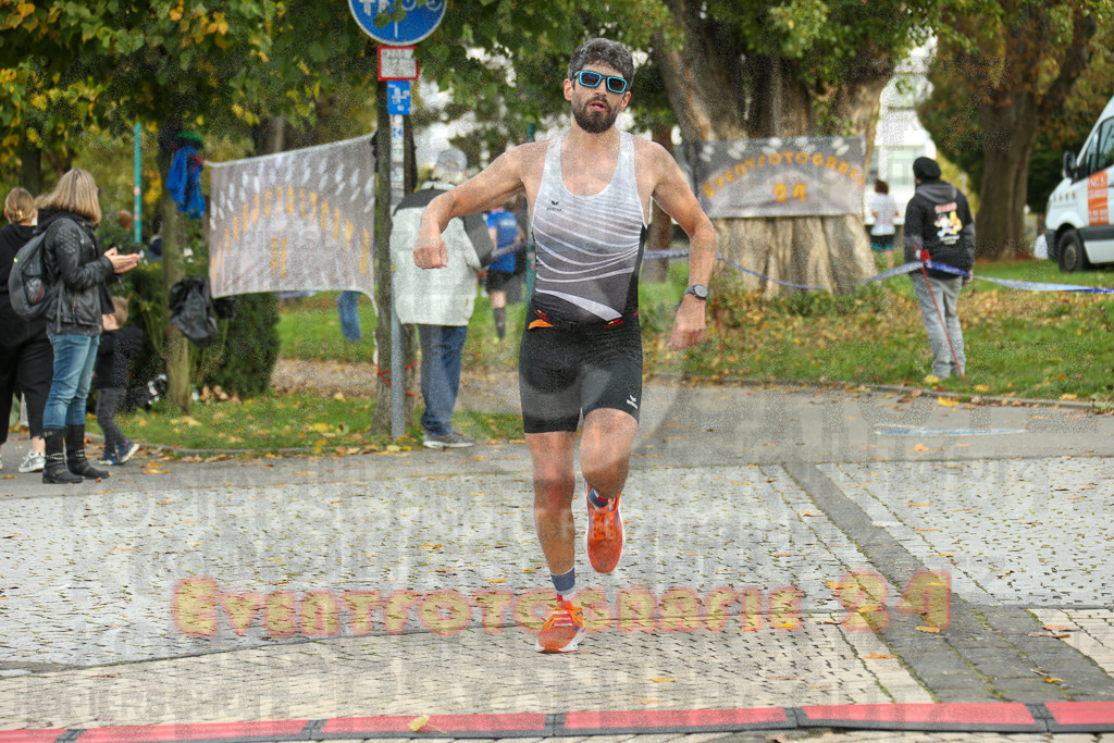 241020_1008_EX1_7858 | Sportfotografie im Rhein-Sieg Kreis, Köln, Bonn, NRW, Rheinland Pfalz, Hessen, etc. Unser Tätigkeitsfeld umfasst den Laufsport vom Volkslauf über den Marathon, Duathlon, Triathon bis zum Ultralauf wie Kölnpfad Ultra oder Schindertrail.