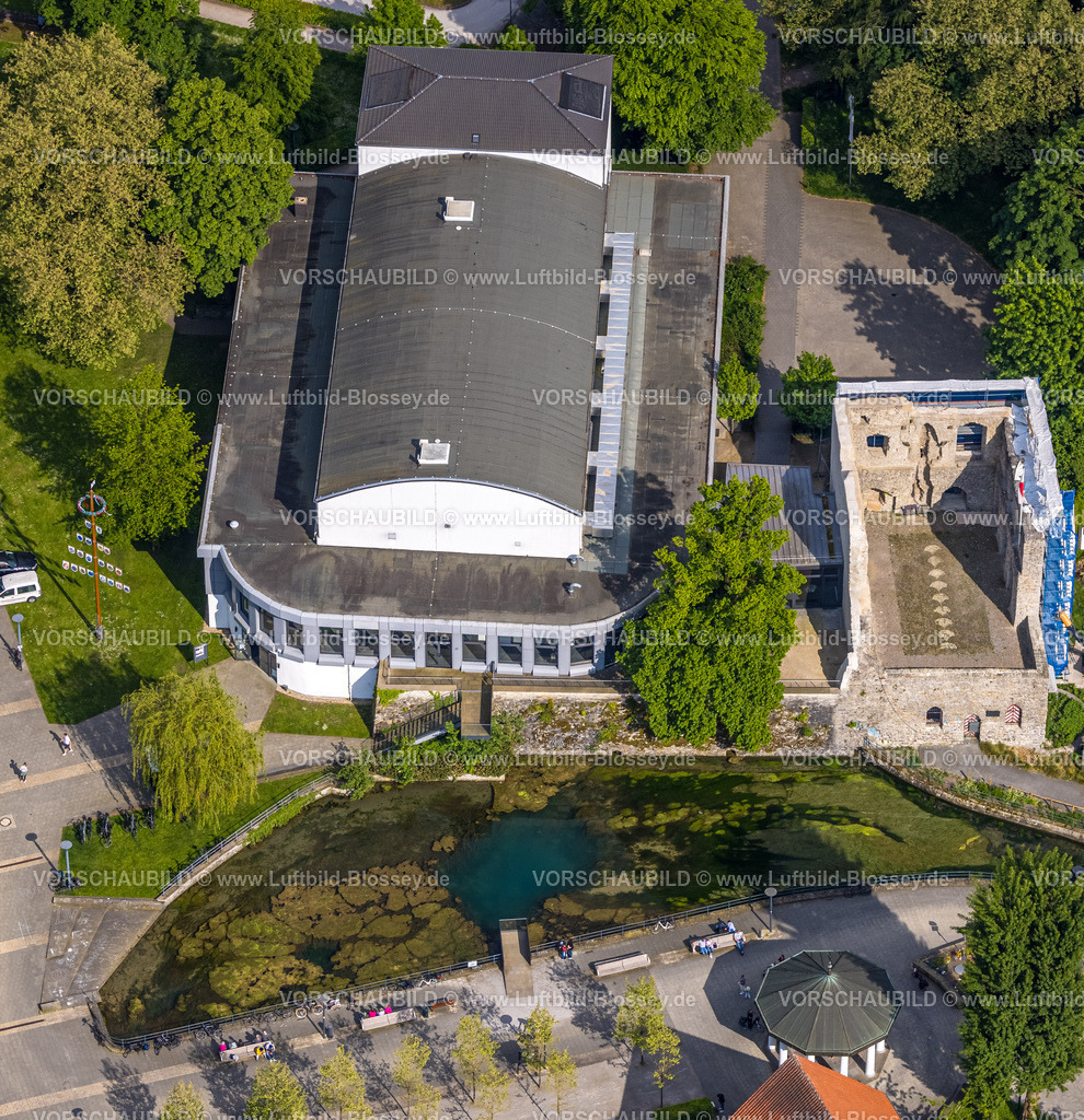BadLippspringe240506102LippeQuelle | Luftbild, Kongresshaus Bad Lippspringe, Arminiuspark mit Burgruine und Fluss Lippequelle und Arminius Quelle Pavillon, Bad Lippspringe, Ostwestfalen, Nordrhein-Westfalen, Deutschland