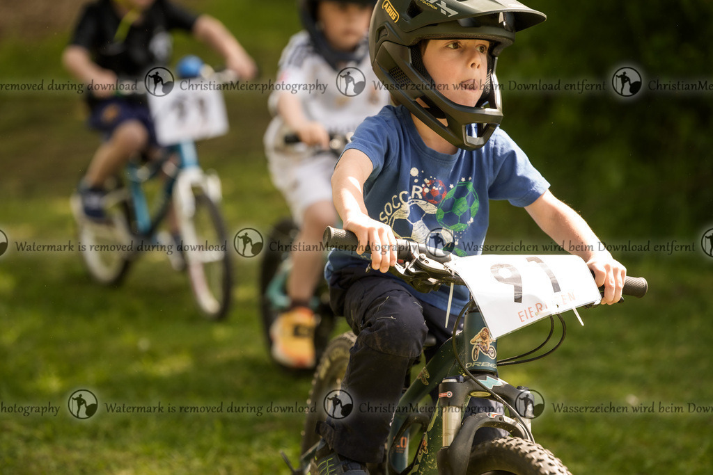 Eierlesen 2026 | Sie wurden bei einem Event oder Sportanlass fotografiert? Hier finden sie ihre Bilder! - Realisiert mit Pictrs.com